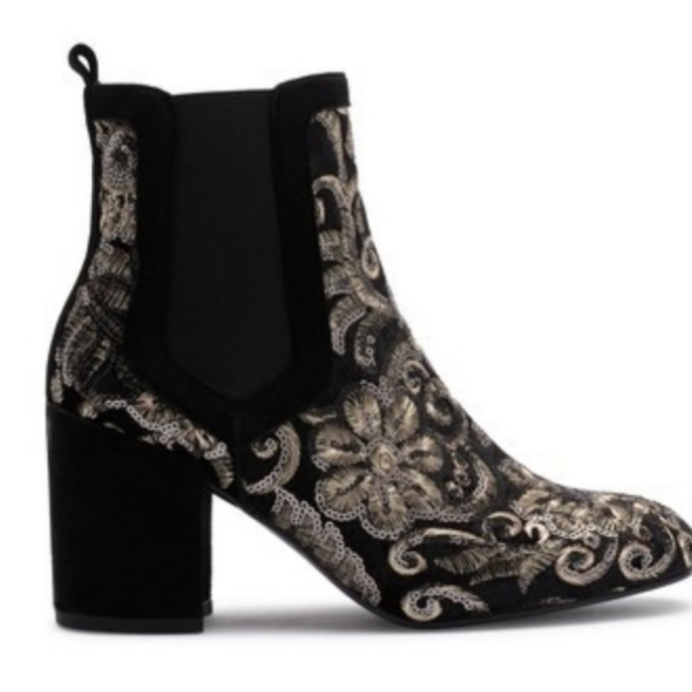 Stuart Weitzman Mediate Embellished Boots Sz 6.5